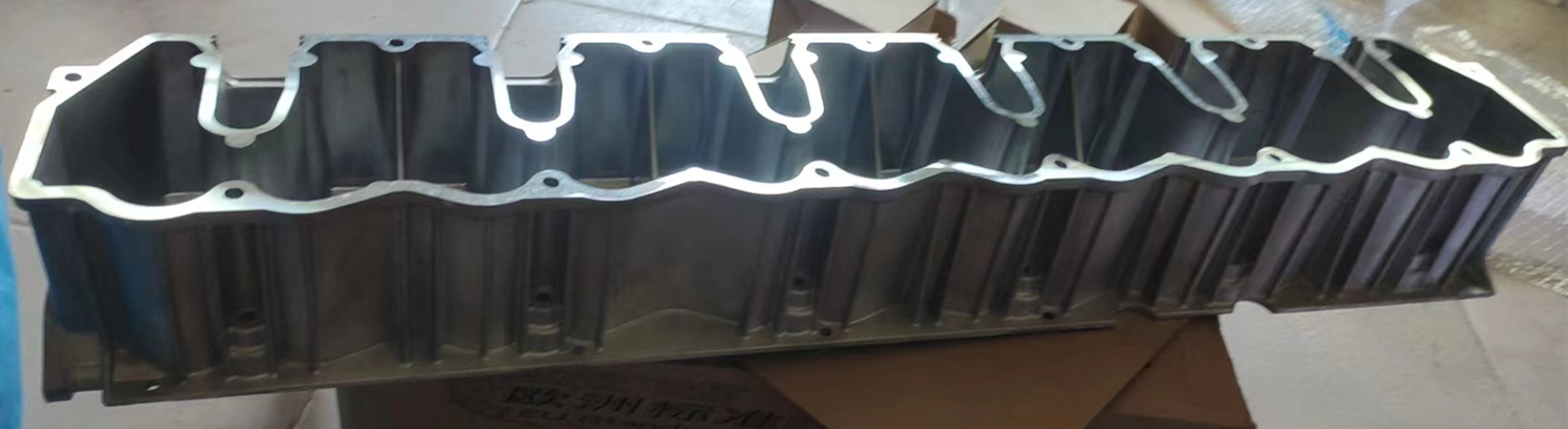 04283394/04197879/04204045 VALVE MECHANISM COVER