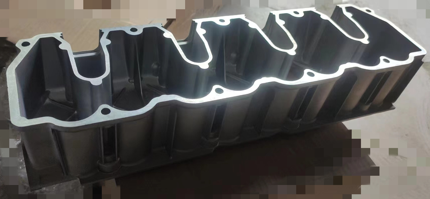 04283394 VALVE COVER
