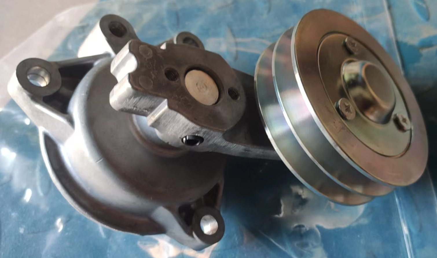 04152514 TENSIONING PULLEY